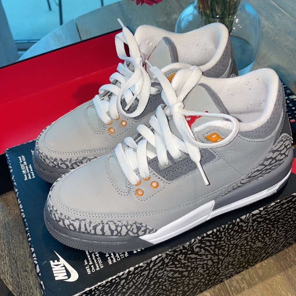Cool Grey Jordan 3’s. Size 4Y. Worn once. Good condition. - Picture 2 of 5